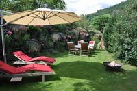 Garten mit Blick zum Berg - Ferienwohnung Schwarzwald-Traum