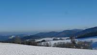 Schneelandschaft im Schwarzwald mit Blick von der Heidburg